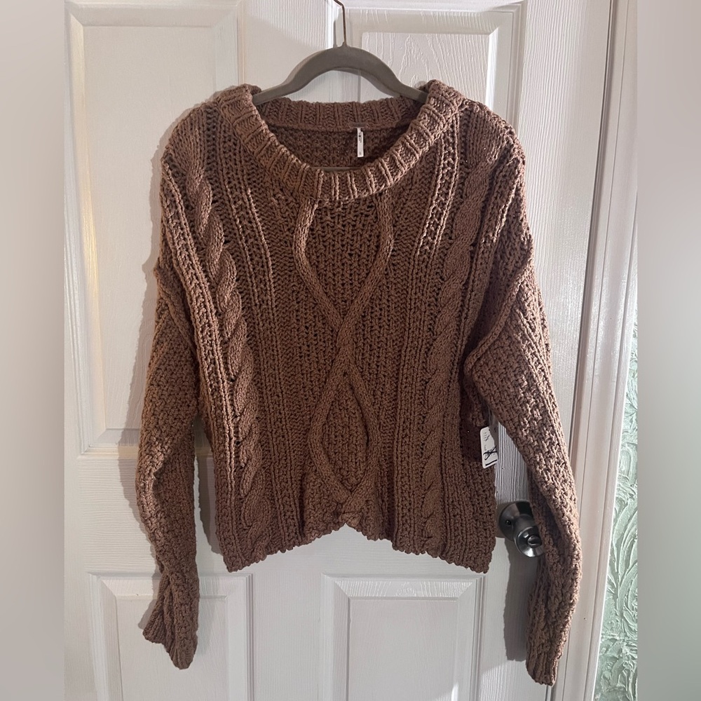 Free People slightly cropped cutting edge cable pullover. Lg NWT